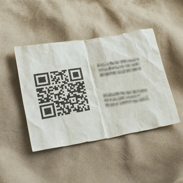 Een afgedrukte papieren wallet met een QR-code en adresvelden